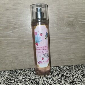 Bath & Body Works Strawberry Snowflakes Fine Fragrance Body Mist, 8 oz